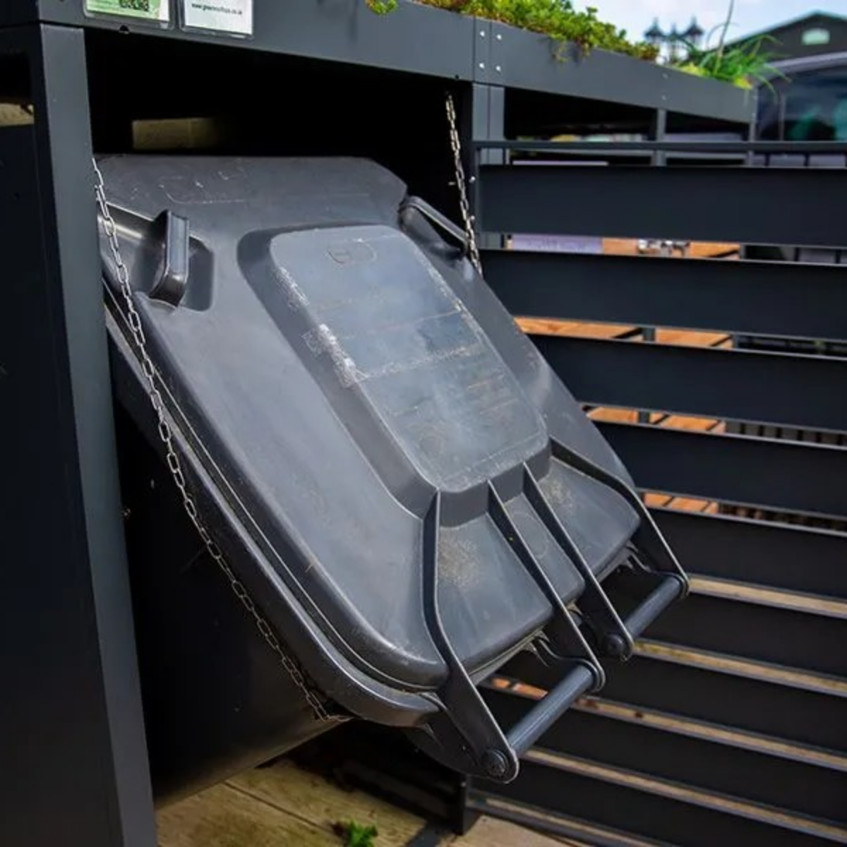 Wood Effect Wheelie Bin Storage With Planter - Triple Bin Store - Image 5