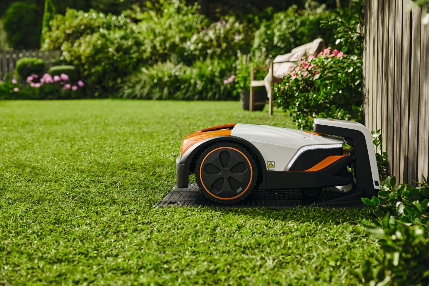 STIHL iMOW 7 Robotic Lawn Mower - Image 4